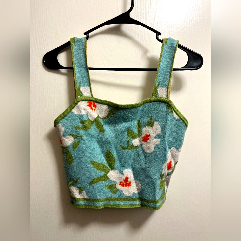 Sage and Oak size M cotton floral tank top in excellent condition. SUPER SOFT!!!